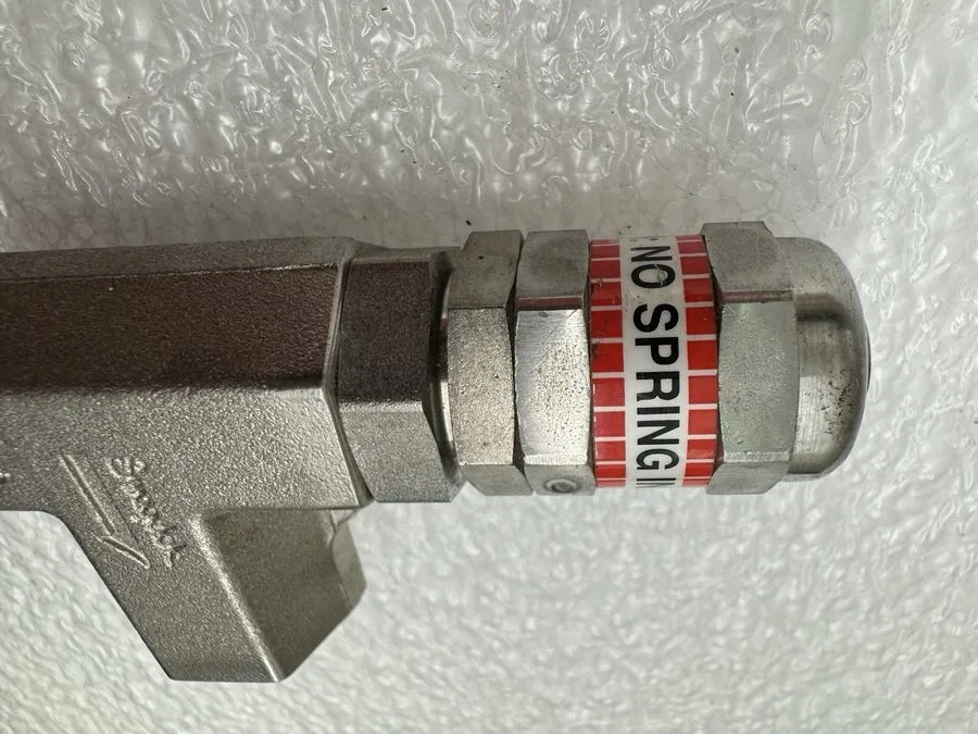 Клапан SWAGELOK SS-4R3A5 724808001 Gauge Filter Valve Manifold — фото лота 2
