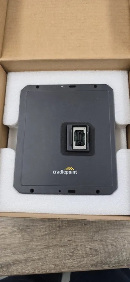 Маршрутизатор Cradlepoint E300 Series Router 300 Mbps BF01-0300C4D-NN CLOSEOUT S
