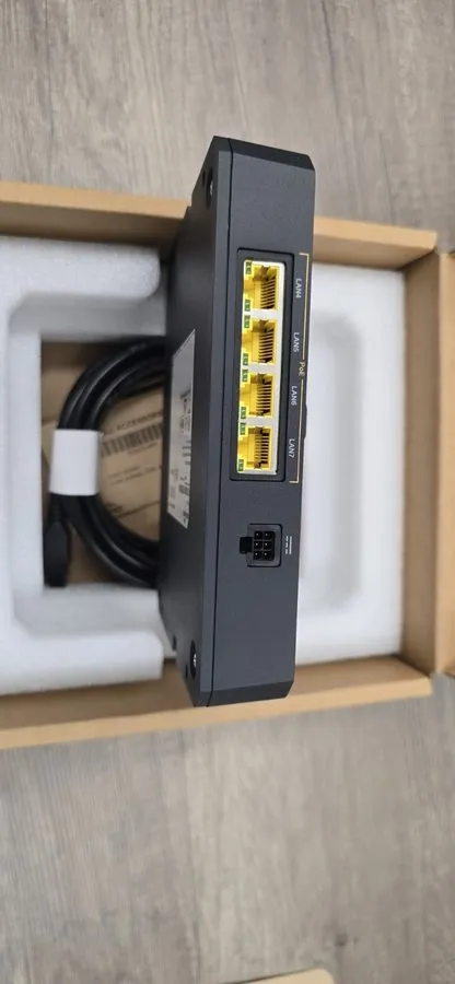 Маршрутизатор Cradlepoint E300 Series Router 300 Mbps BF01-0300C4D-NN CLOSEOUT S — фото лота 2