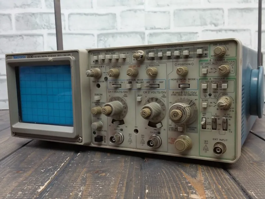 Осциллограф Tektronix 2230 100mhz Digital Storage Oscilloscope (YTH44)