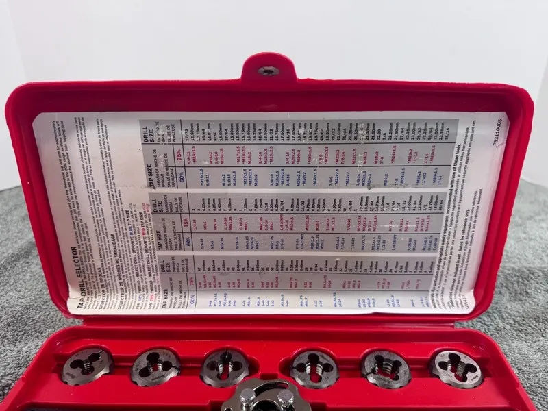 Режущий инструмент Snap On TD-2425 Tap & Die Set Missing One Piece Pre Owned