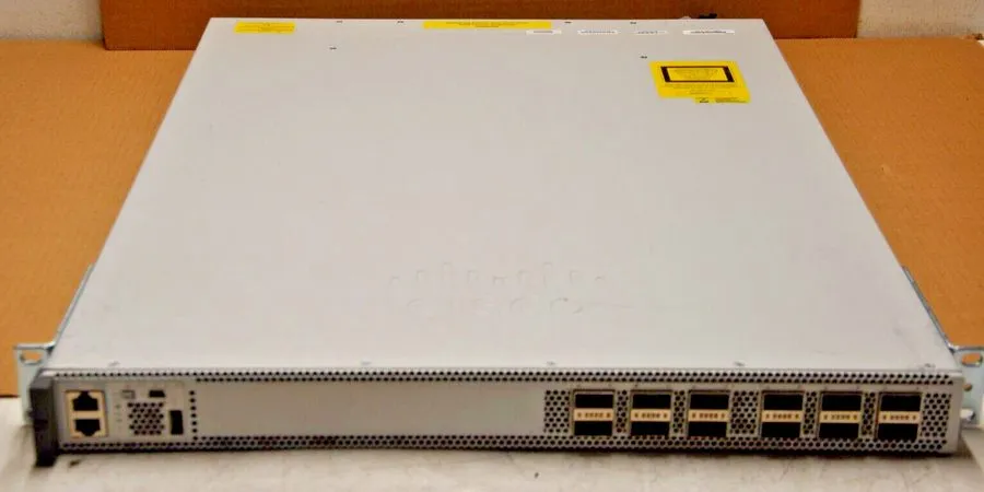Коммутатор Cisco C9500-12Q-A Catalyst 9500 12-port 40G switch