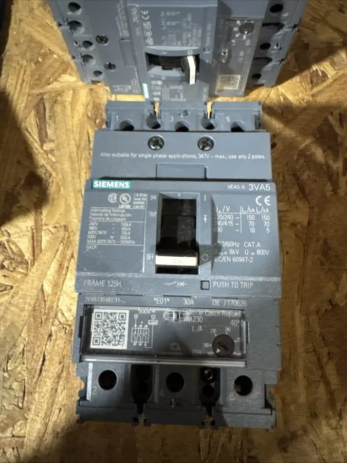 Автоматический выключатель SIEMENS 30 AMP CIRCUIT BREAKER 3 POLE 600Y/347 VAC 3V