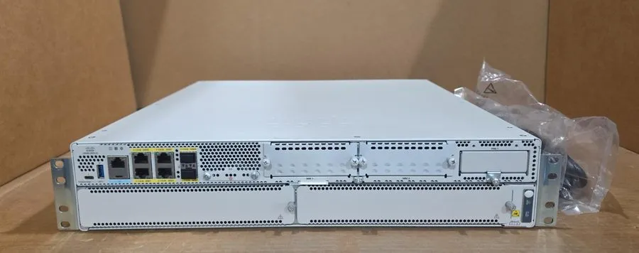 Маршрутизатор Cisco 8300 Series C8300-2N2S-6T 6 Port Router