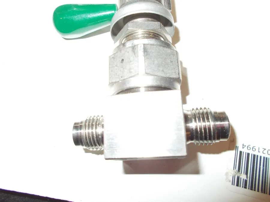 Клапан Swagelok SS-DLVCR4 Stainless Steel Diaphragm Valve 1/4" VCR