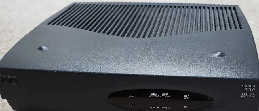 Маршрутизатор Cisco 1721 3-Port 10/100 Wired Router (CISCO1721)