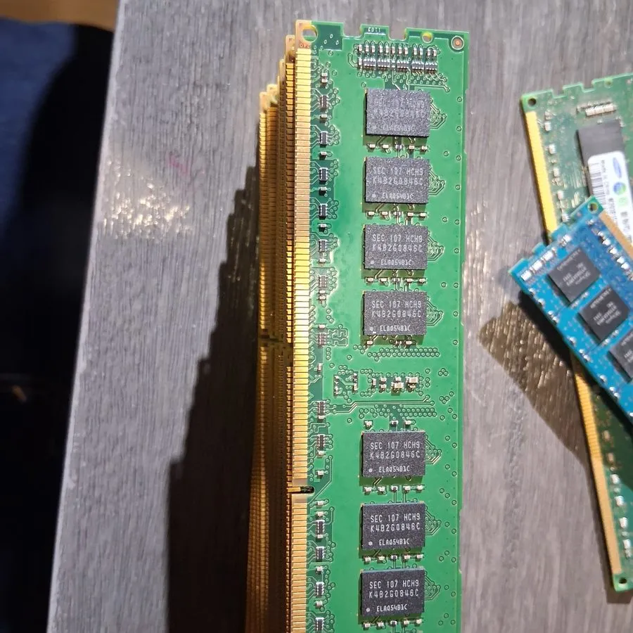 Модуль памяти Samsung M393B5273CH0-CH9 4GB PC3-10600R DDR3 Server Ram A794
