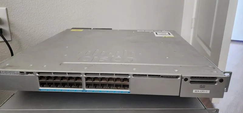 Коммутатор Cisco WS-C3850-24XU-L Catalyst 24 Port UPOE LAN BASE Switch w/ 1100W — фото лота 2