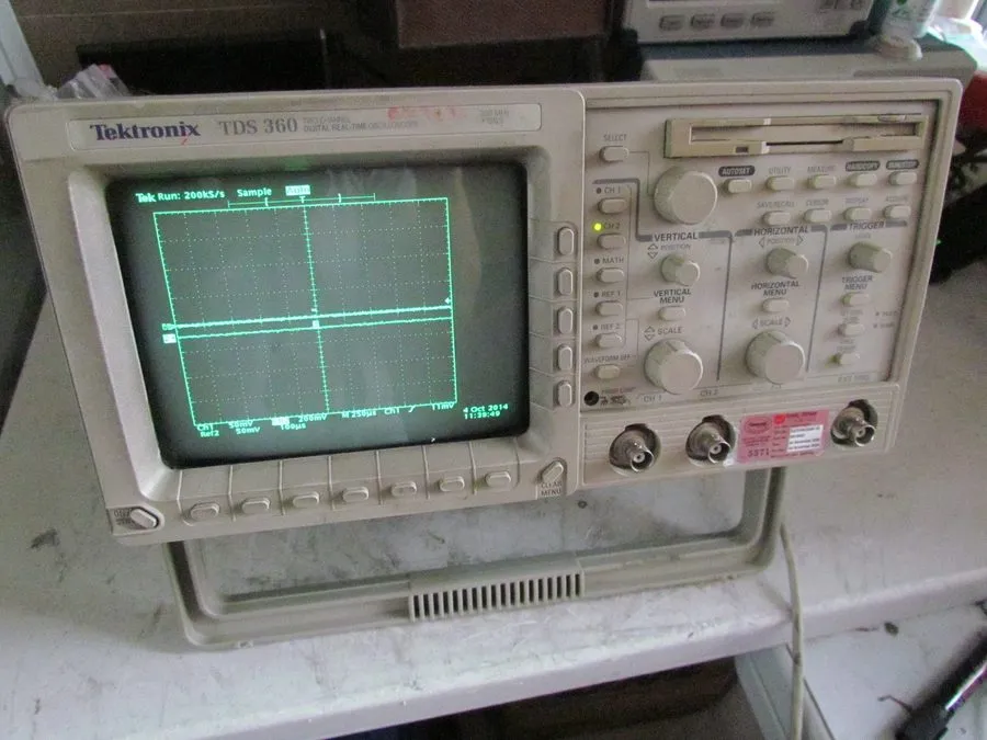 Осциллограф Tektronix TDS 360 Digital Oscilloscope 200MHz 1GS/s 2 channels, Powe