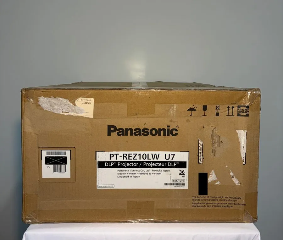 Проектор Panasonic PT-REZ10 + LENS 10,000-Lumen WUXGA Laser Projector — фото лота 2