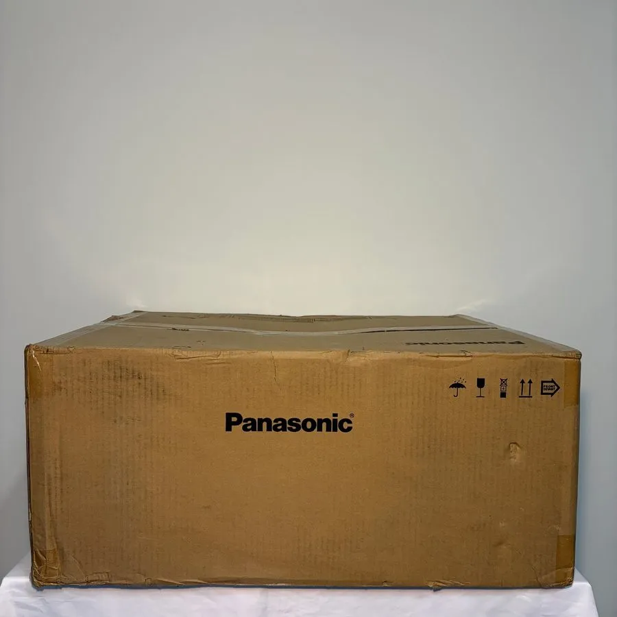 Проектор Panasonic PT-REZ10 + LENS 10,000-Lumen WUXGA Laser Projector — фото лота 3