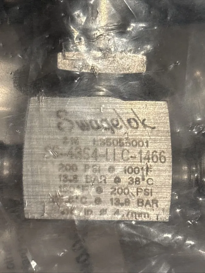 Клапан SWAGELOK SS-43S4-1466 Ball Valve 1/4" FNPT x 1/4" T, 131659