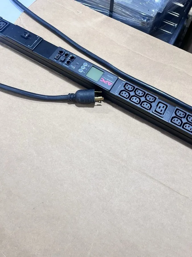 Блок розеток PDU APC AP8841 NetShelter Rack PDU Metered 0U 5.0kW 200V/208V 30A C