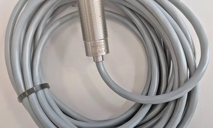 Датчик приближения ifm IGA3005ZBPKG/5M/SH Proximity Sensor Inductive 10-35VDC PN — фото лота 1