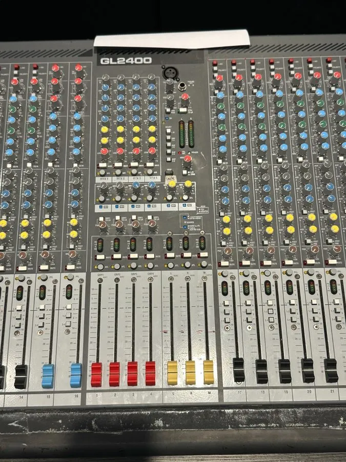 Микшерный пульт Allen & Heath GL2400 40-Channel Mixing Console, 40"x22"x6"front  — фото лота 2
