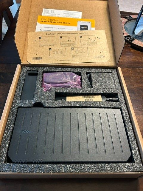 Маршрутизатор Cradlepoint E300 Wireless Router (MODEL S5A118A) — фото лота 1