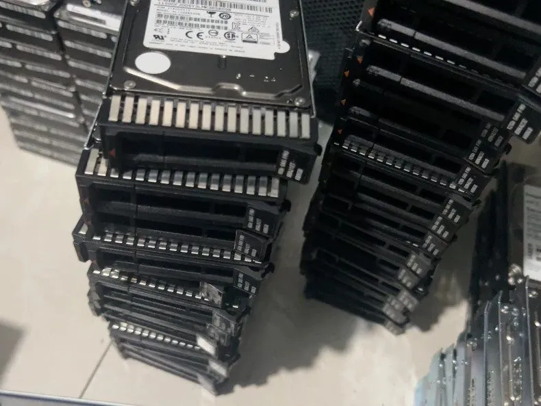 Жёсткий диск Lenovo 00AJ126 00AJ127 600GB 15K 12G 2.5" SAS G3HS X3650 M5 Hard Dr