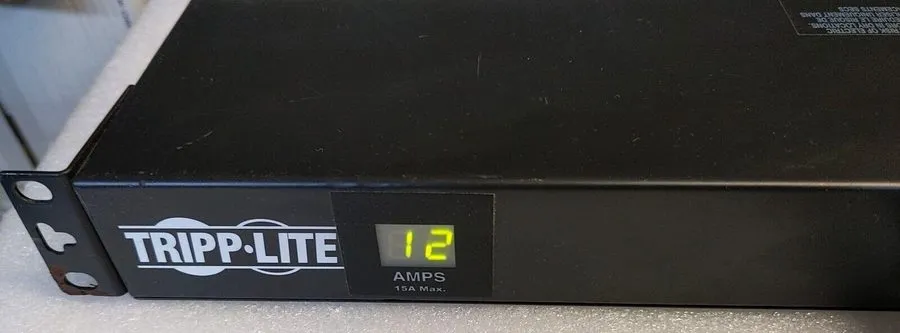 Блок розеток PDU Tripp Lite PDUMH15 1.4kW Metered PDU 120V 13 Outlets 5-15R 5-15