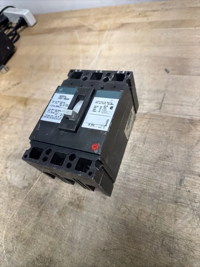Автоматический выключатель GE TED134015WL 15A 3-Pole 480V AC E-Frame Circuit Bre
