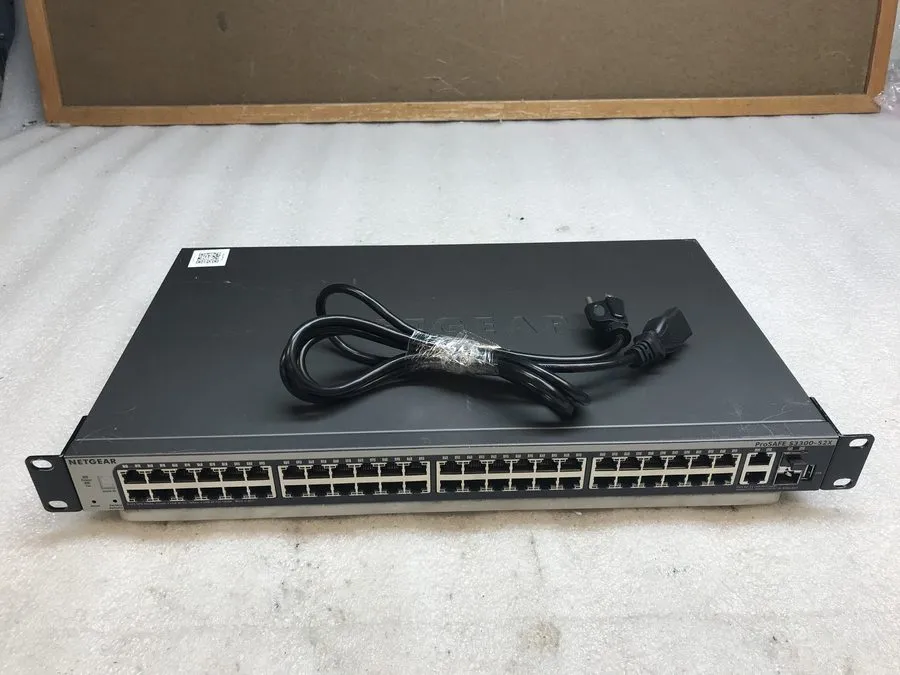 Коммутатор Netgear ProSAFE GS752TX S3300-52X 48P Gigabit 2 T/SFP 10G Network Swi