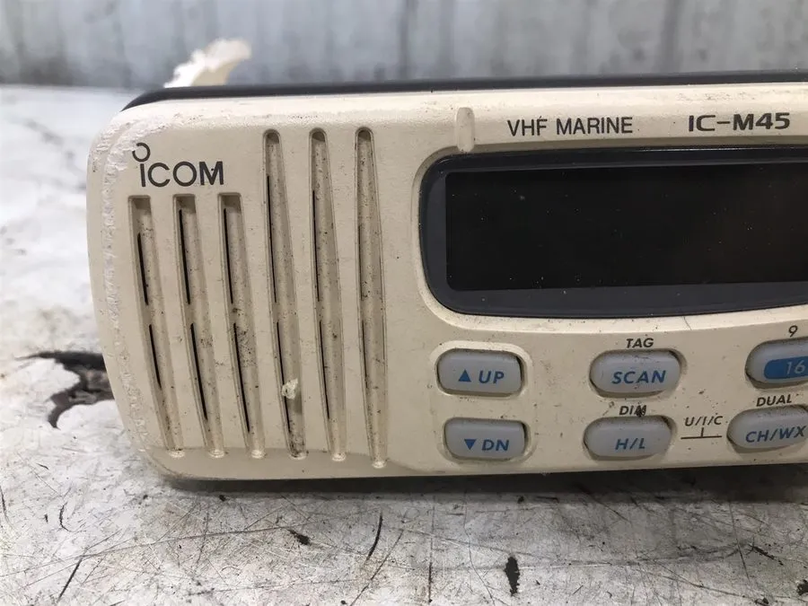 Радиостанция 88 Cruisers Yachts Sea Devil 2410 Boat Icom VHF Marine radio IC-M45