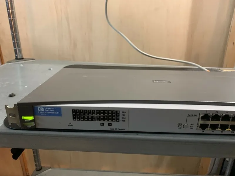 Коммутатор HEWLETT PACKARD J3295A PROCURVE 10/100 24-PORT ETHERNET HUB SHIP
