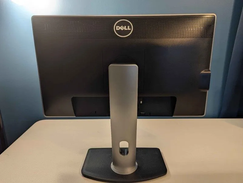 Монитор Dell UltraSharp U2312HM 23" LED Monitor 4-Port USB VGA DVI 1080p 2GFKN