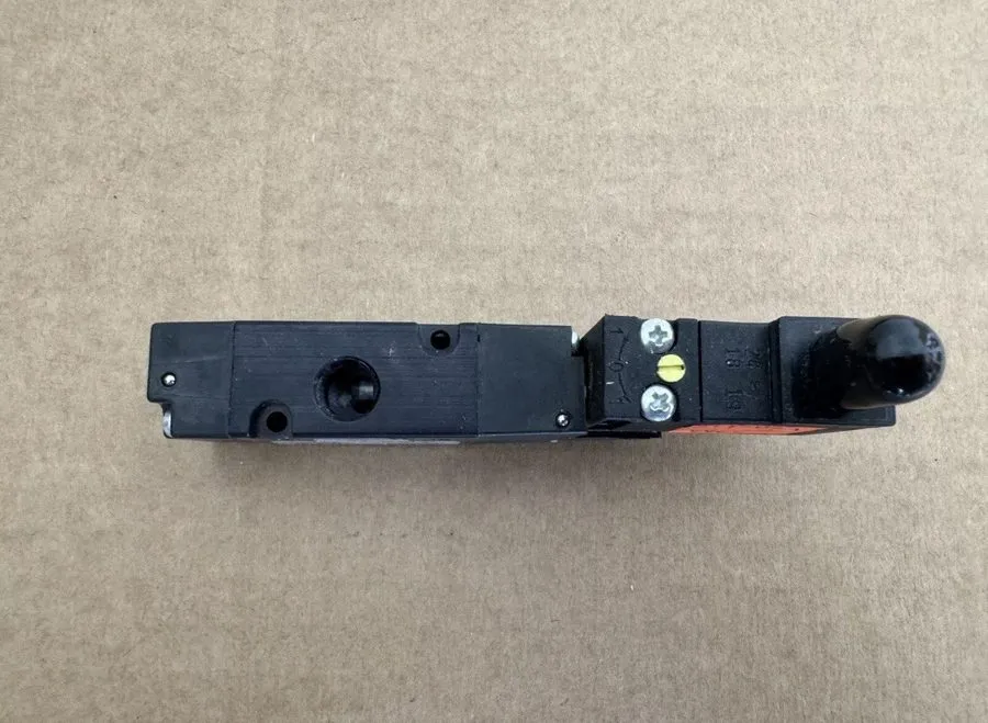 Пневмоклапан Parker Pneumatic Valve B3H0BC549C, 145PSI, 24V (b451)