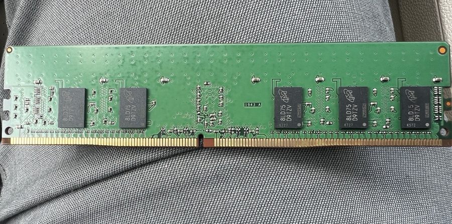 Модуль памяти Micron MTA9ASF1G72PZ-2G6D1R1 8GB 1RX8 PC4-2666V-RD1-11