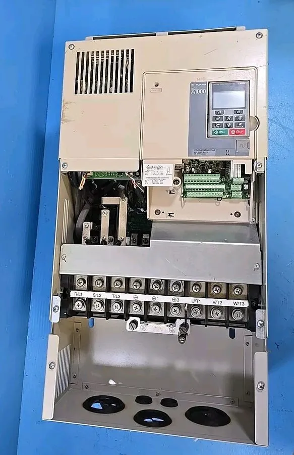 Частотный преобразователь YASKAWA A1000 AC Drive CIMR-AU4A0088FAA — фото лота 2