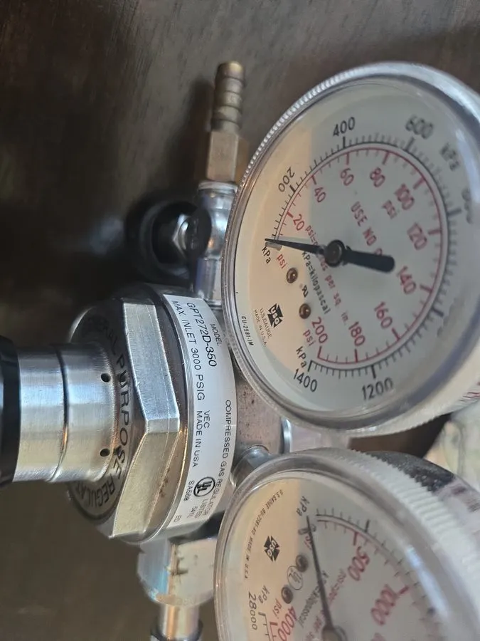 Трубопроводная арматура Victor GPT272D-350 Specialty Gas Regulator 3000 PSI w/ 0 — фото лота 1