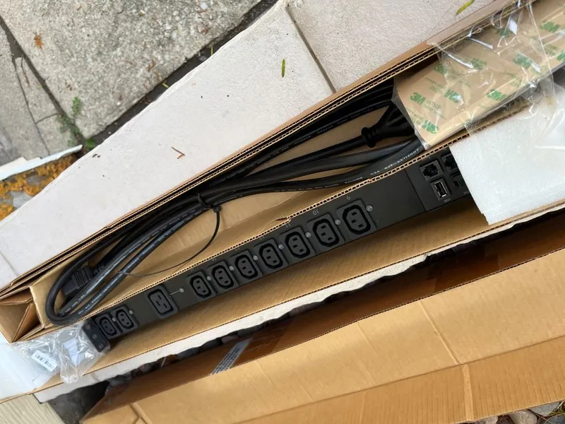 Блок розеток PDU APC AP8959NA3 Switched Rack PDU, 9K Series, 0U, 20A 208V, 21 C1