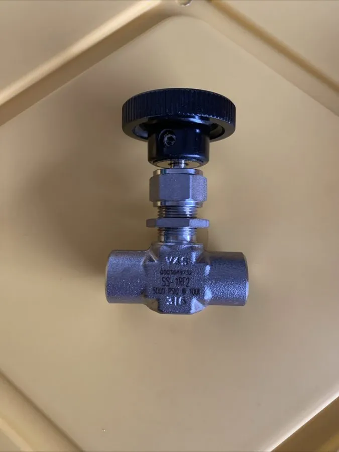 Клапан Swagelok SS-1RF2 Stainless Steel Integral Bonnet Needle Valve FNSP