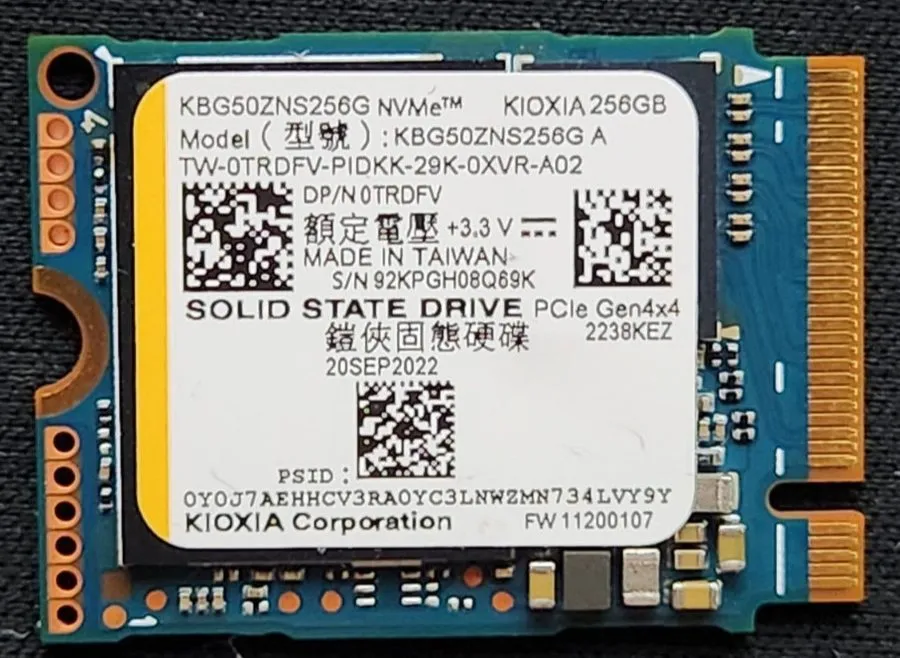 SSD-накопитель Kioxia Toshiba BG5 256GB KBG50ZNS256G SSD M.2 NVMe 2230 PCIe Gen4