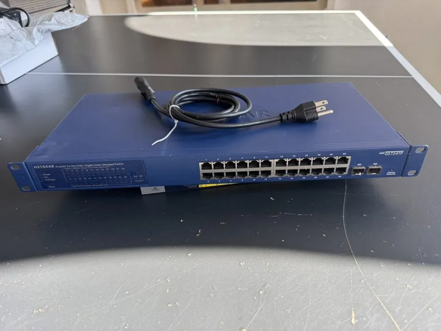 Коммутатор NETGEAR Prosafe GS724TP v2 24 Port Gigabit Managed Switch with PoE
