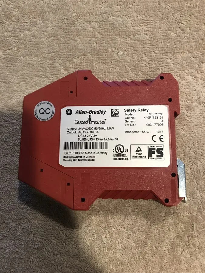 Реле безопасности Allen Bradley 440R-E23191 MSR132E Guardmaster Safety Relay 24V
