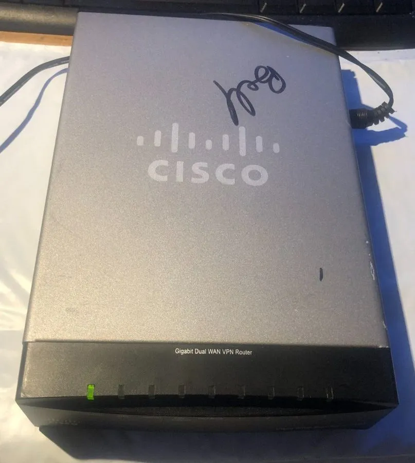 Маршрутизатор Cisco / Linksys 4-Port Gigabit Dual WAN VPN Router RV042G