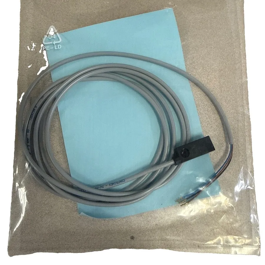 Датчик приближения CONTRINEX DW-AD-613-C12P INDUCTIVE PROXIMITY SENSOR — фото лота 1