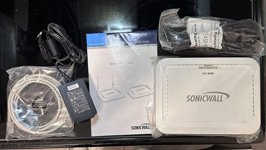 Межсетевой экран SONICWALL TZ 105 TOTAL SECURE 01-SSC-4906 Firewall Security App — фото лота 1