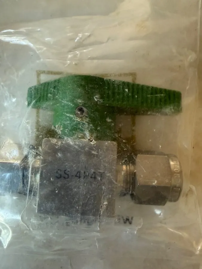 Клапан SWAGELOK SS-4P4T QUARTER TURN PLUG VALVE 1/4" TUBE OD 316SS — фото лота 2