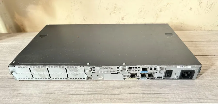 Маршрутизатор Cisco 2620 Modular Enterprise Router Rackmount As Is Unit Only