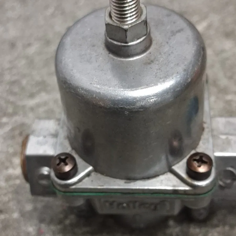 Трубопроводная арматура Holley Big Port Carbureted Fuel Pressure Regulator Model — фото лота 1