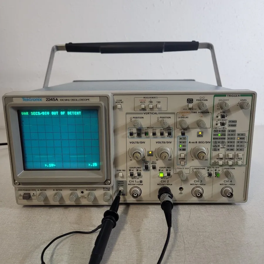 Осциллограф Tektronix 2245A 100MHz 4 Channel Analog Oscilloscope — фото лота 2