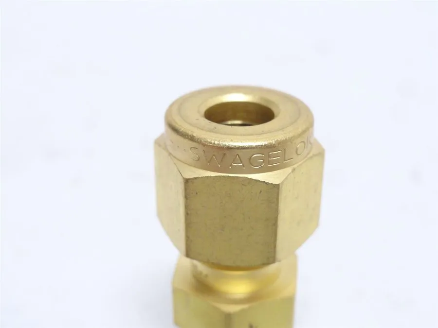 Фитинг 249993 New- Swagelok B-400-1-2 Tube Fitting; 1/8NPT x 1/4" Tube