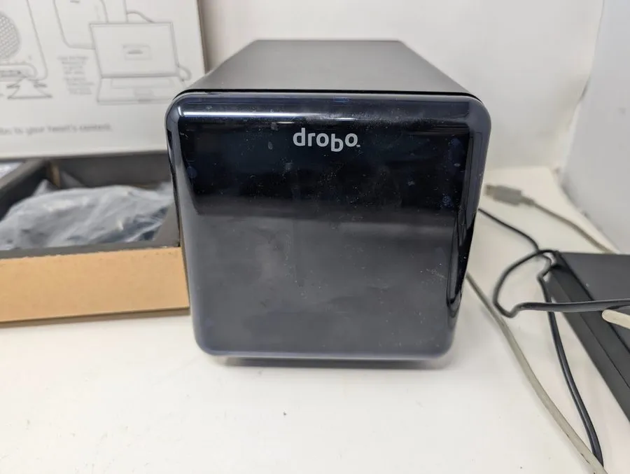 СХД Drobo DR04DD10 4-Bay Storage Array w/ 2x2TB & 2x3TB HDDs Box (UU) — фото лота 1