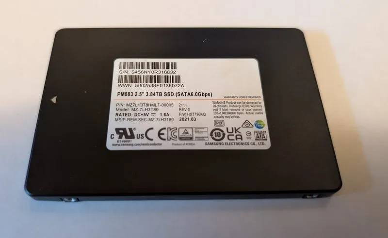 SSD-накопитель MZ-7LH3T80 Samsung PM883 Series 3.84TB 2.5" SATA 6Gb/s SSD MZ7LH3