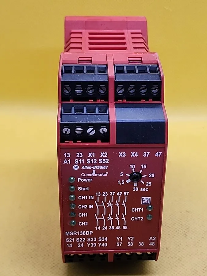 Реле безопасности ALLEN-BRADLEY MSR138DP SAFETY RELAY [2WS1]