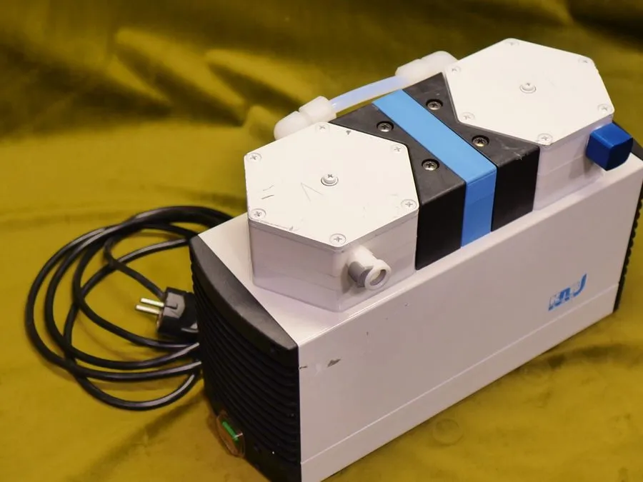 Насос KNF LABOPORT N 840 PM20119-840.3 DIAPHRAGM VACUUM PUMP N840 w/ PALL FILTER