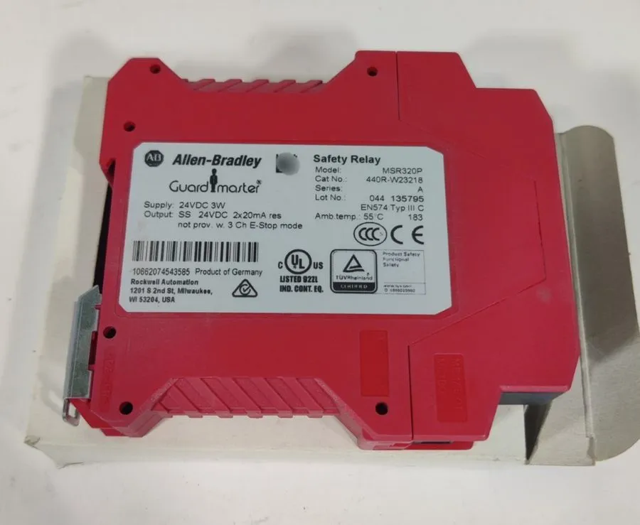 Реле безопасности Allen Bradley MSR320P Guard Master Safety Relay 440R-W23218