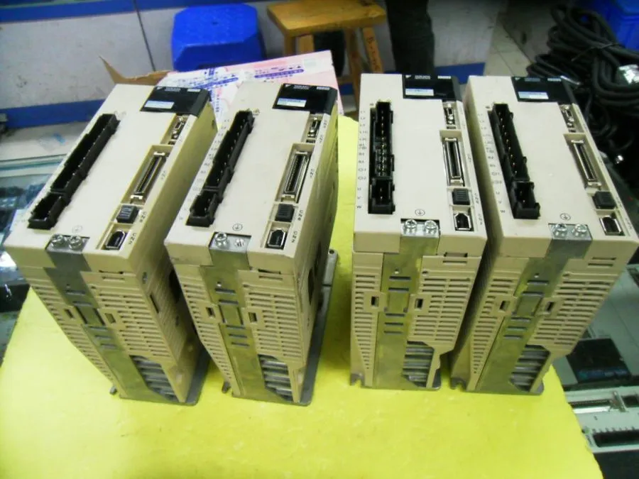 Сервопривод YASKAWA SERVO Drive SGDV-5R5A11B